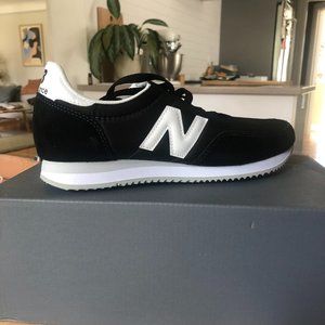 New Balance 720 Trainers